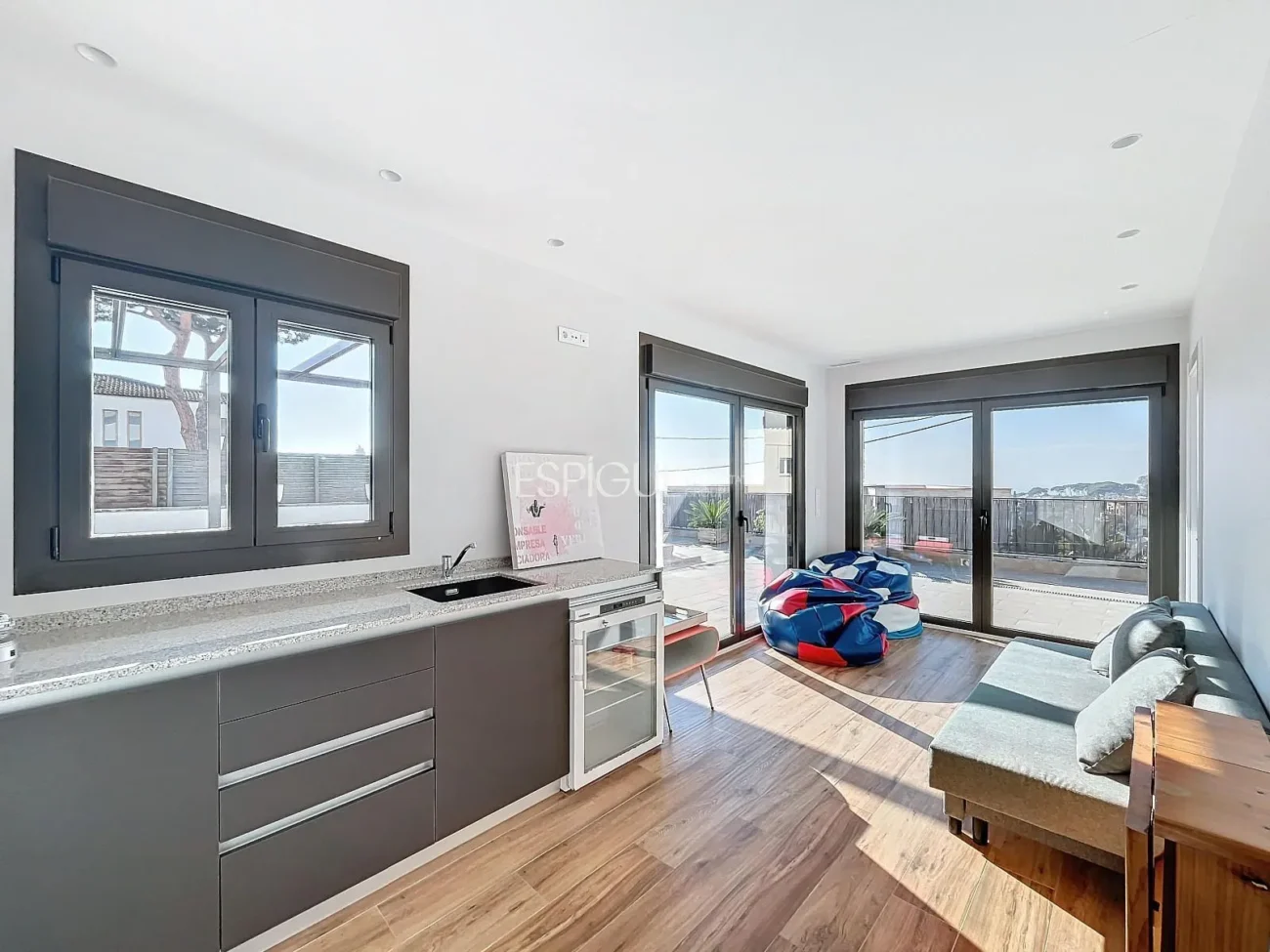 Exclusiva casa amb vistes panoràmiques al mar i la muntanya