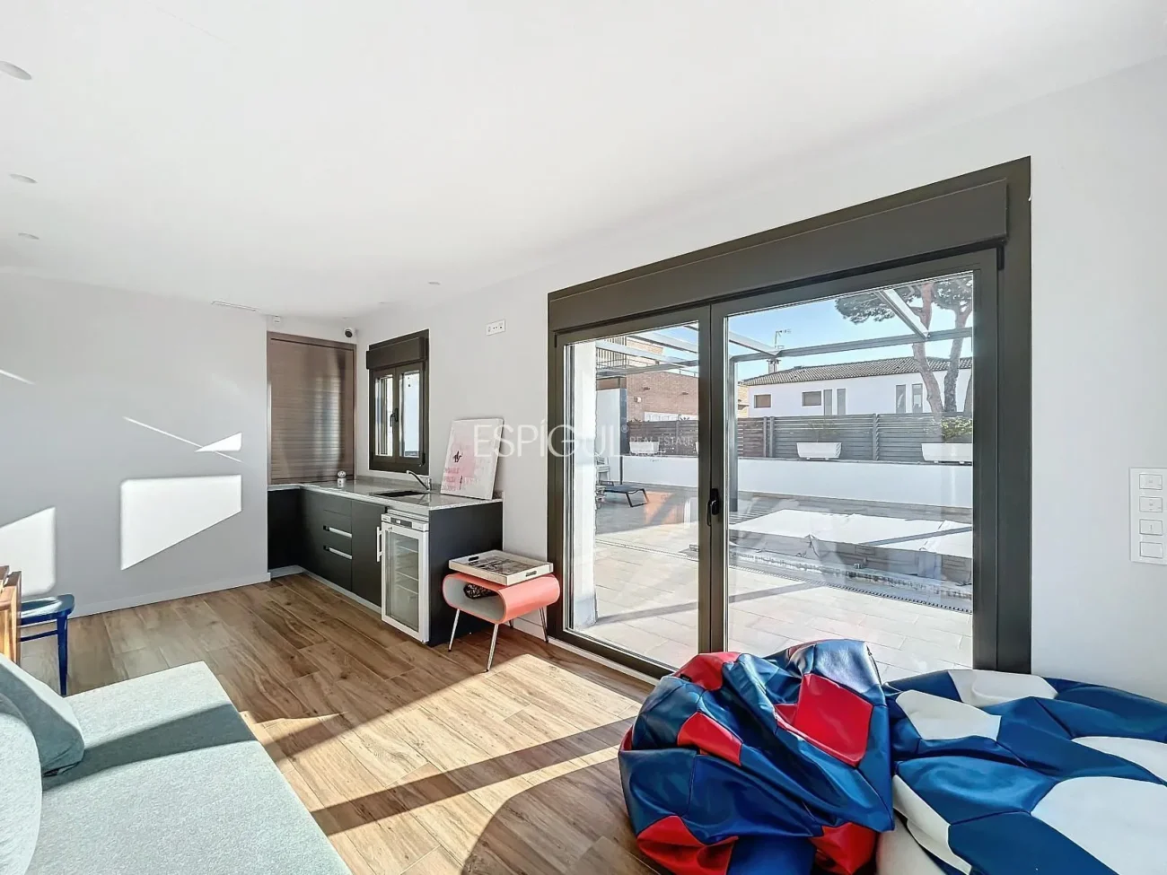 Exclusiva casa amb vistes panoràmiques al mar i la muntanya