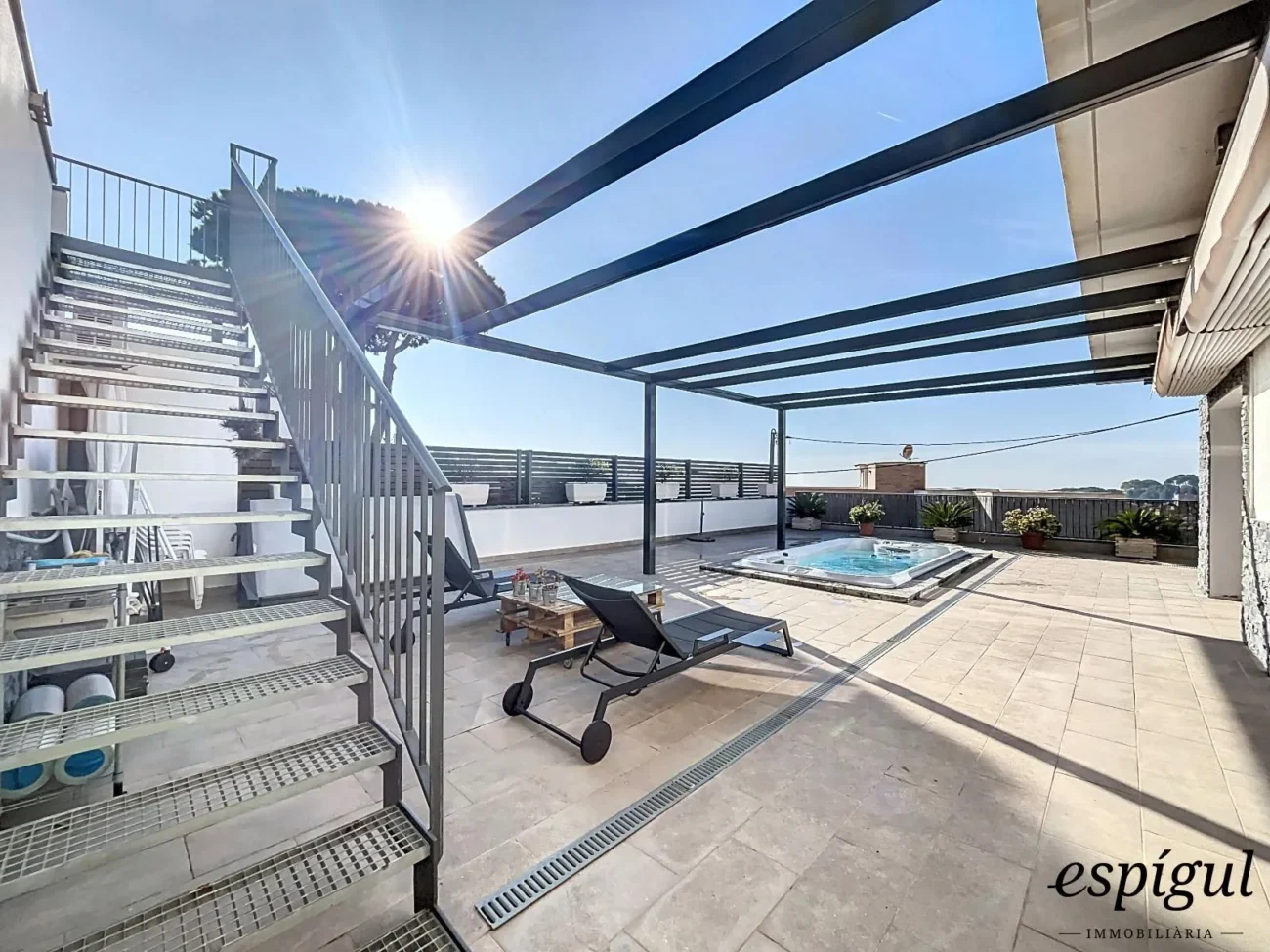 Casa exclusiva amb vistes panoràmiques al mar i la muntanya