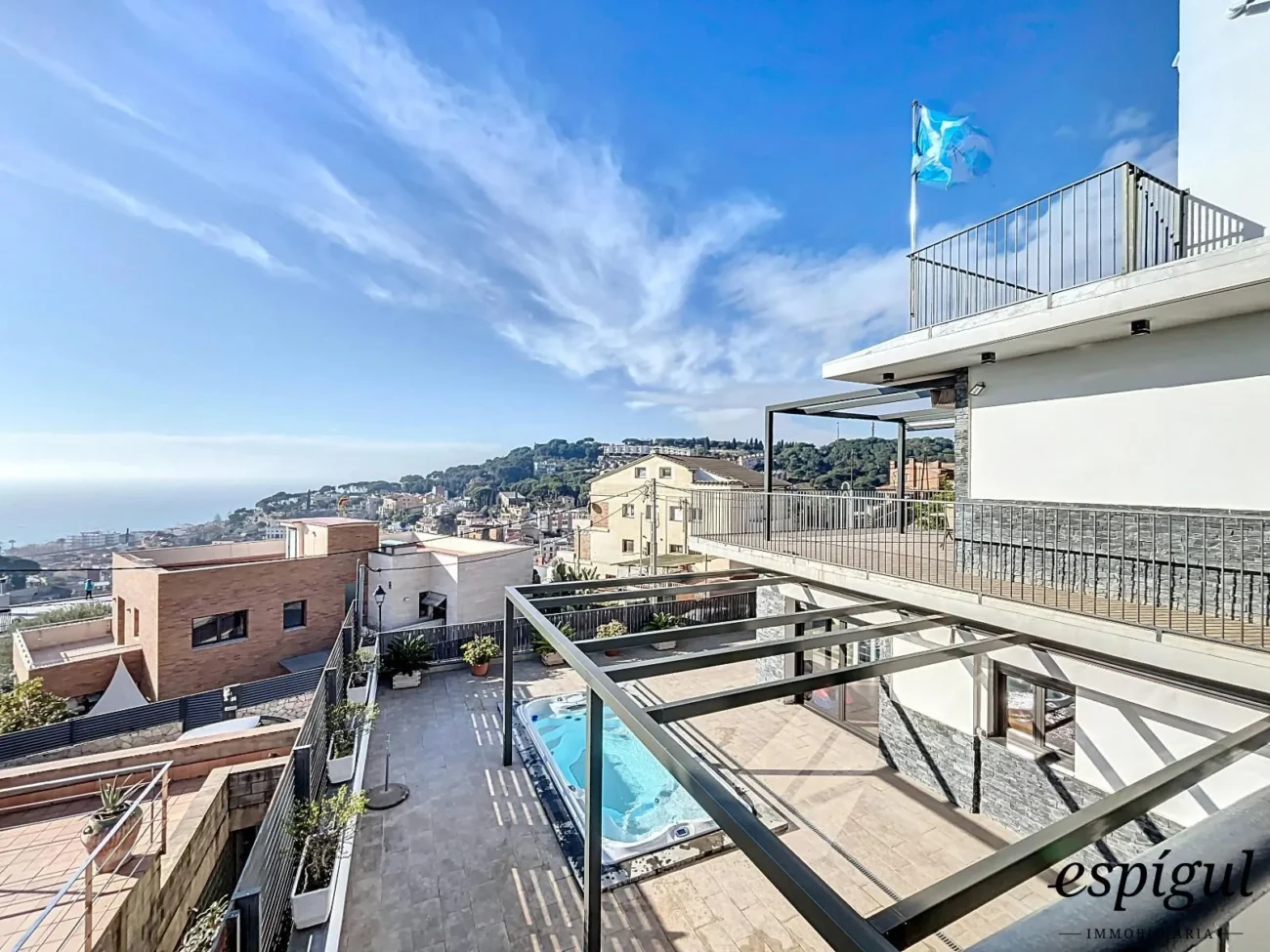 Casa exclusiva amb vistes panoràmiques al mar i la muntanya
