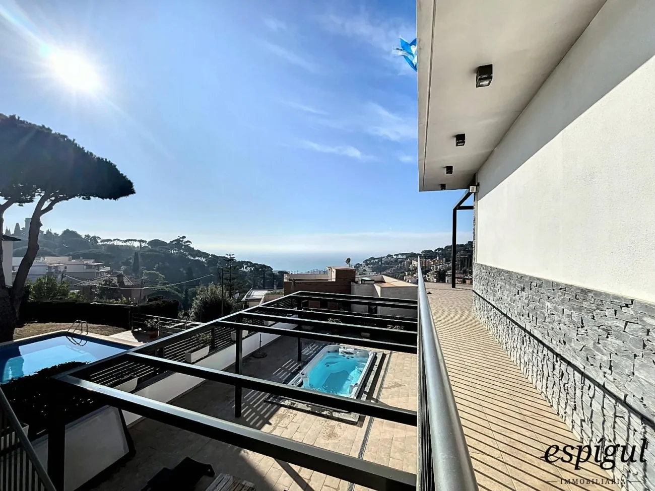 Casa exclusiva amb vistes panoràmiques al mar i la muntanya