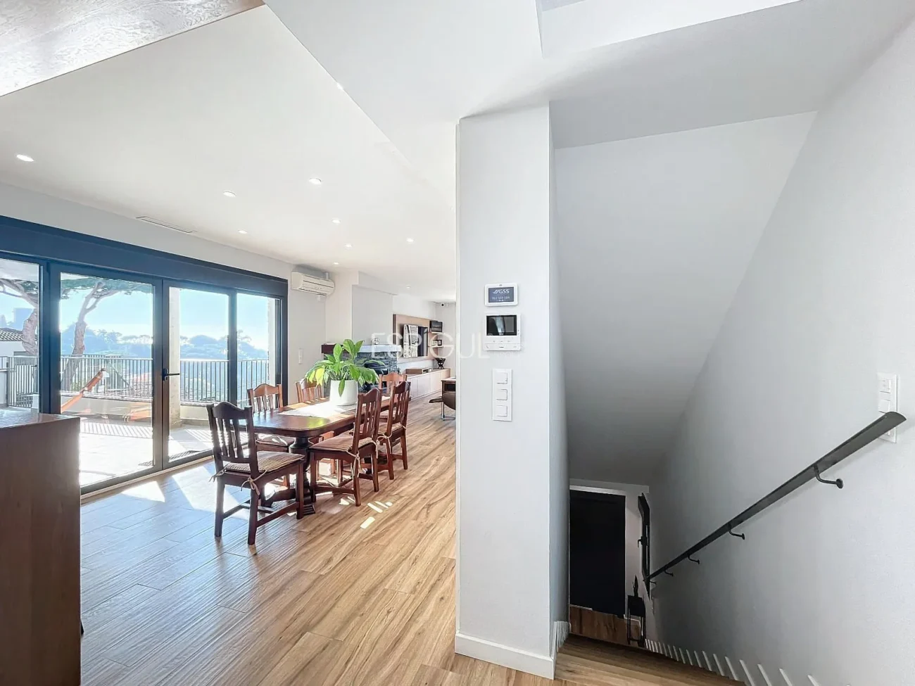 Exclusiva casa amb vistes panoràmiques al mar i la muntanya