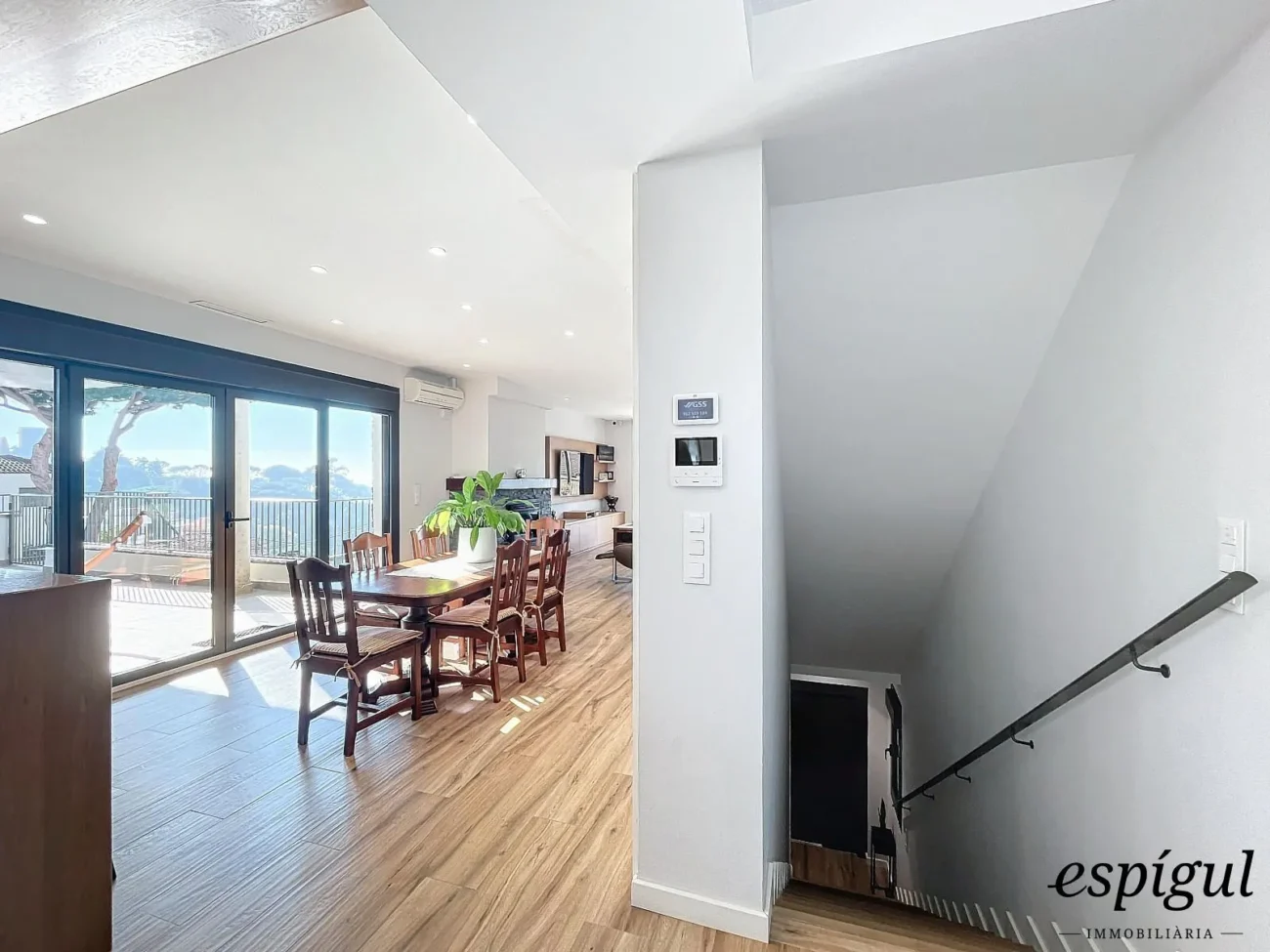 Casa exclusiva amb vistes panoràmiques al mar i la muntanya