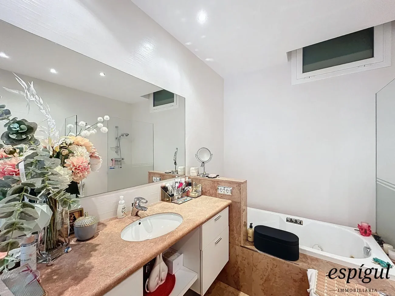 Property with excellent panoramic views in Sant Berger, Teià