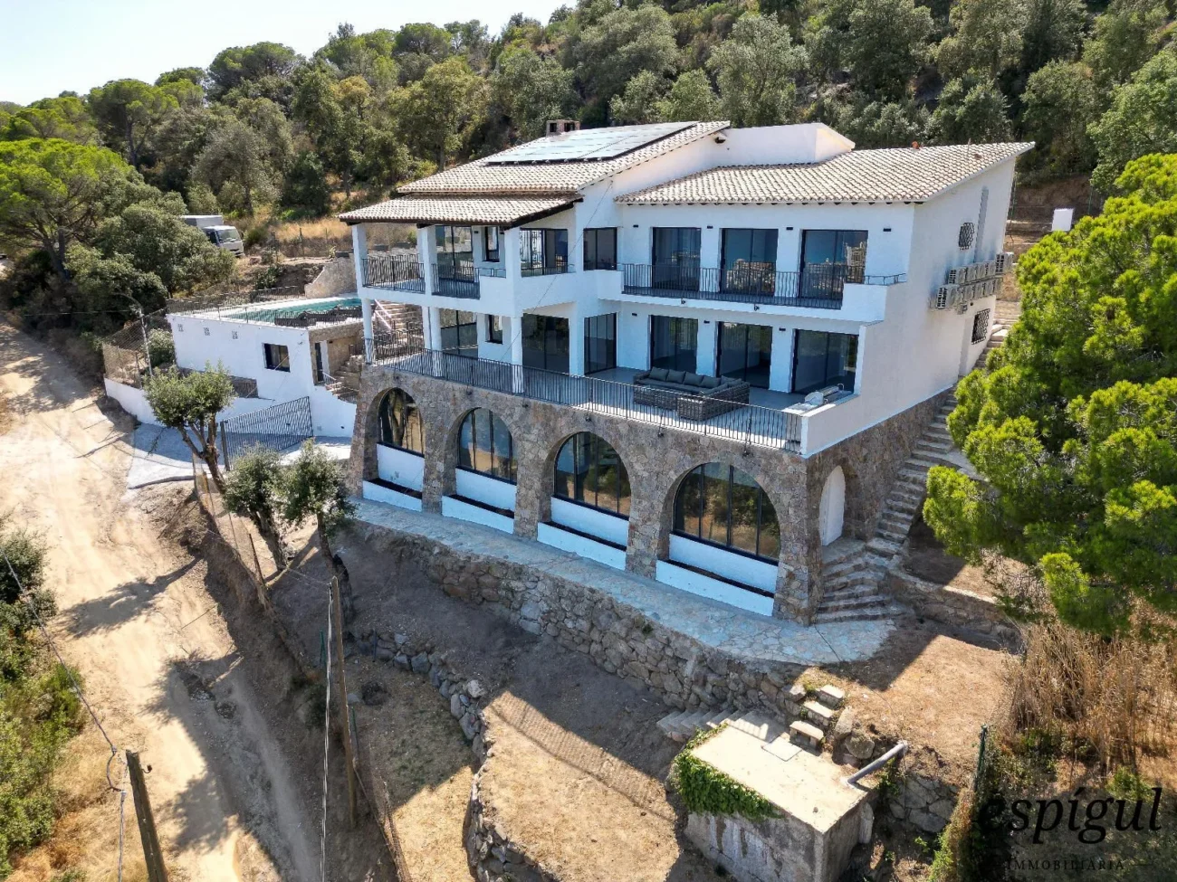 Exclusive Luxury Villa with Panoramic Views in Calonge