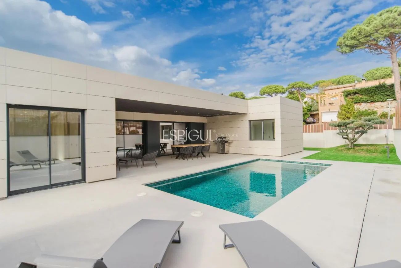 Exclusiva vivienda de obra nueva en Calonge