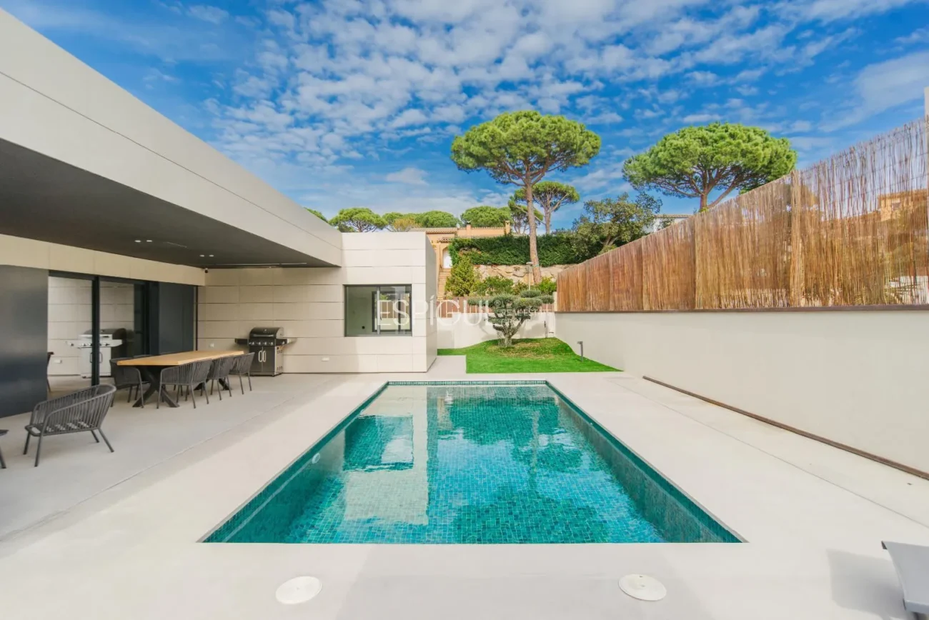 Exclusiva vivienda de obra nueva en Calonge