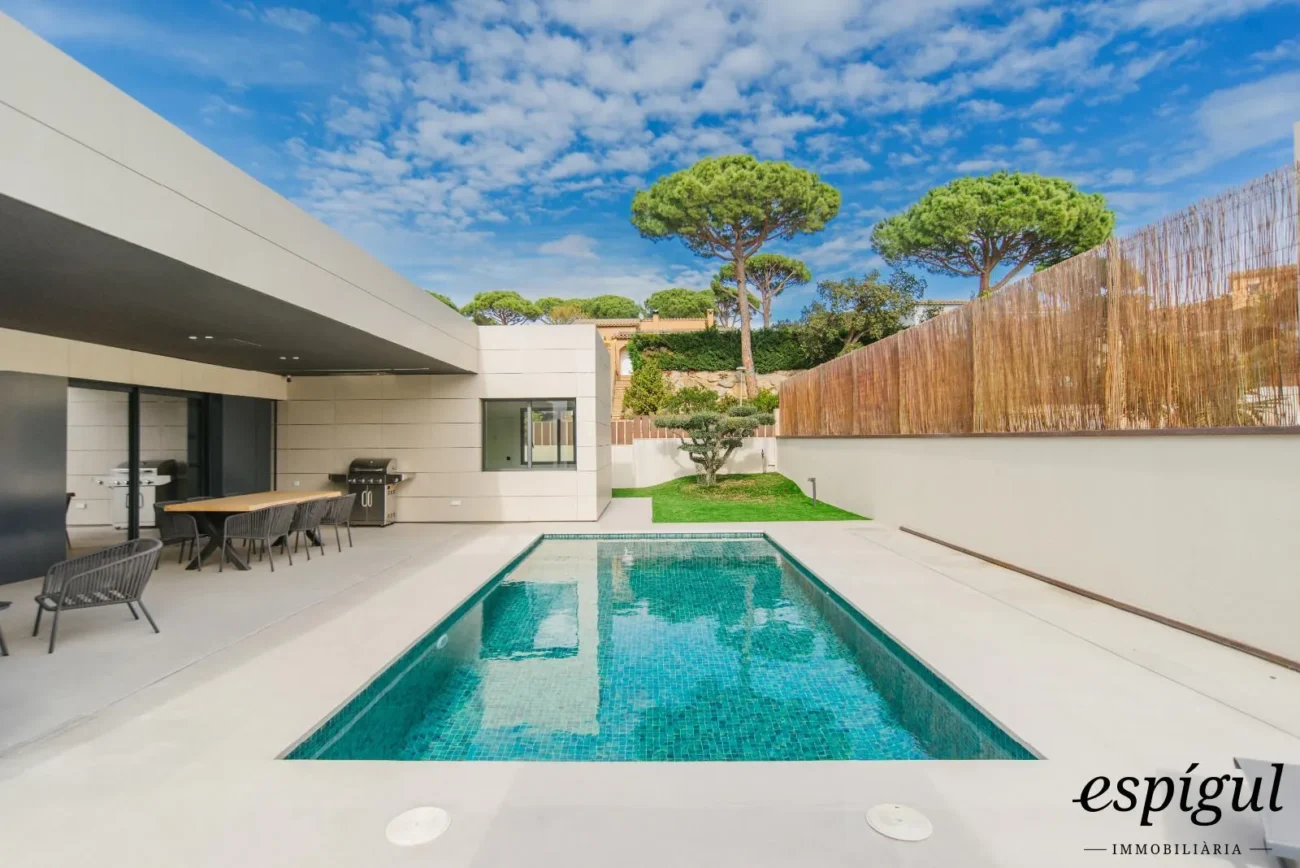 Exclusiva vivienda de obra nueva en Calonge