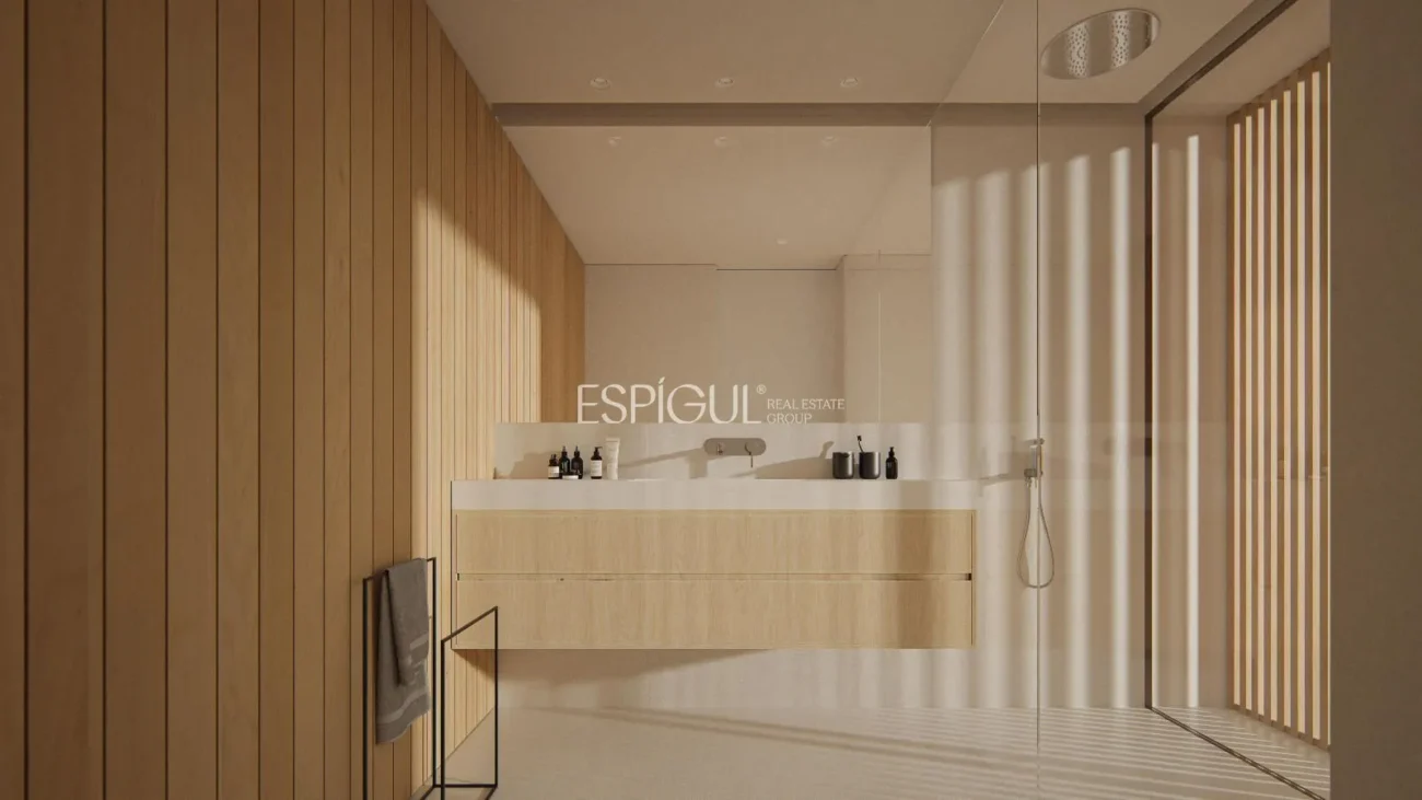 Casa de nueva construcción a pocos pasos del mar y el puerto deportivo