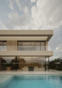 Casa de nueva construcción a pocos pasos del mar y el puerto deportivo