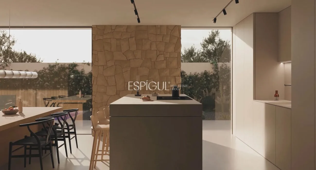 Casa de nueva construcción a pocos pasos del mar y el puerto deportivo