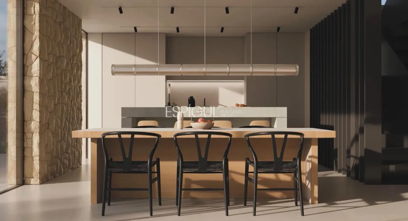 Casa de nueva construcción a pocos pasos del mar y el puerto deportivo