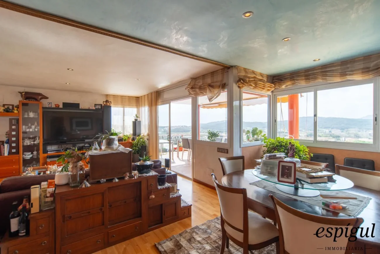 Casa exclusiva con vistas al mar, piscina y jardín en Can Semi