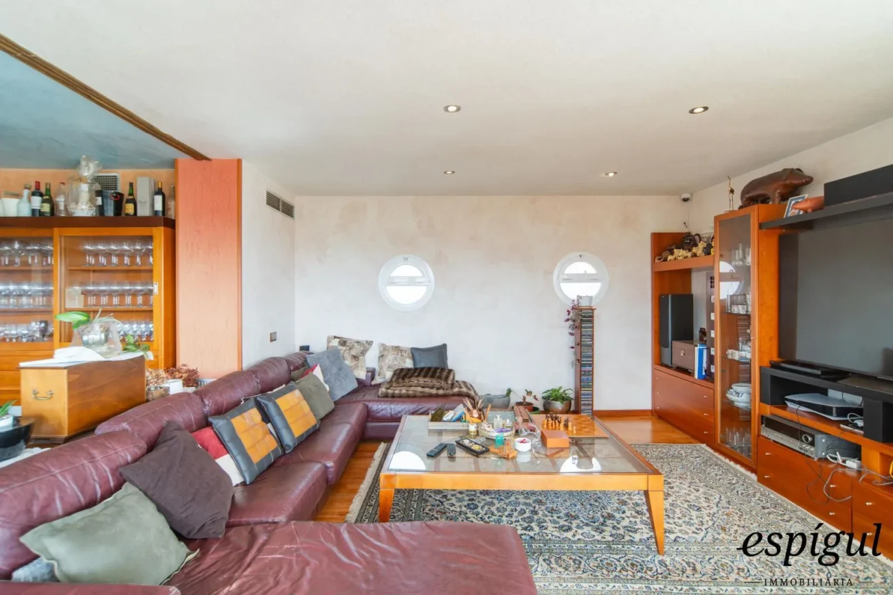 Casa exclusiva con vistas al mar, piscina y jardín en Can Semi