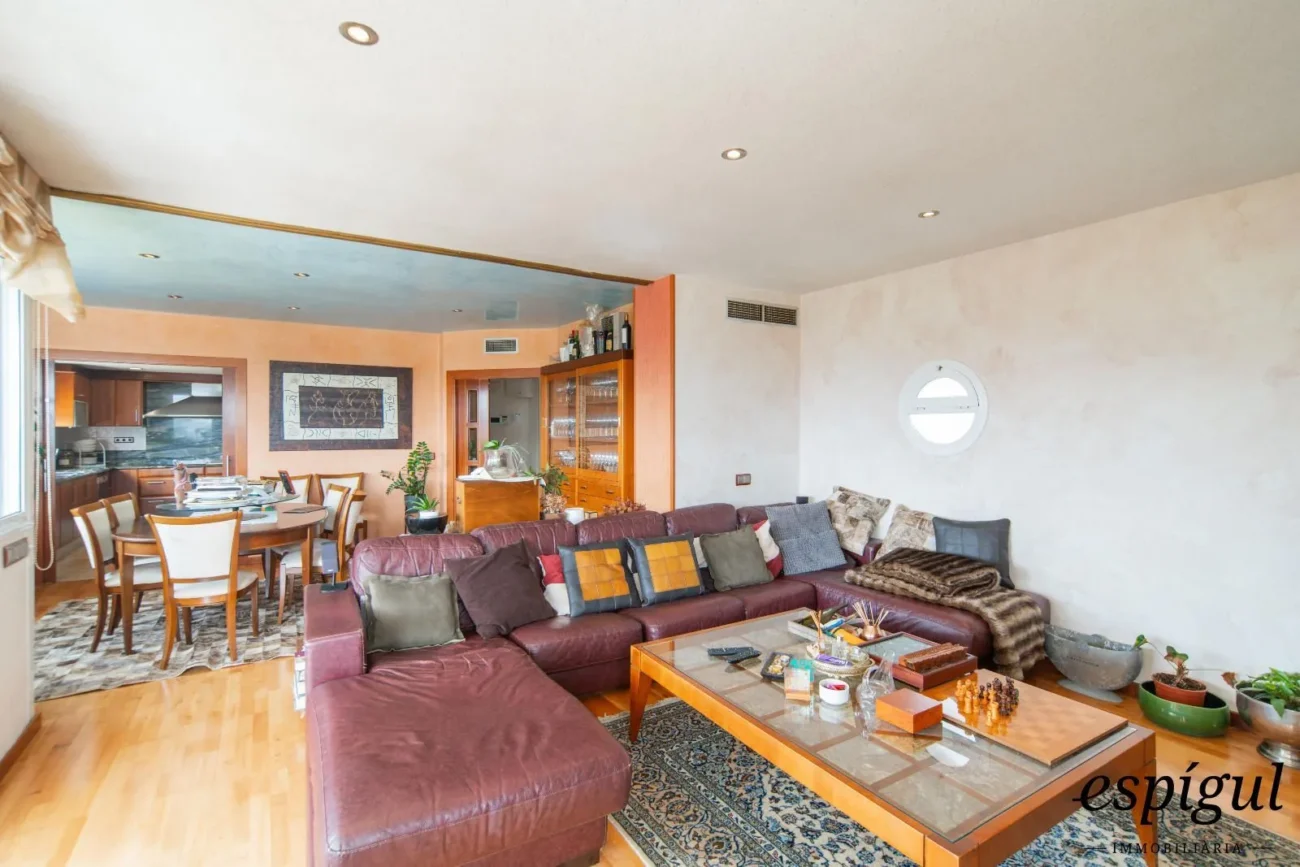 Casa exclusiva con vistas al mar, piscina y jardín en Can Semi