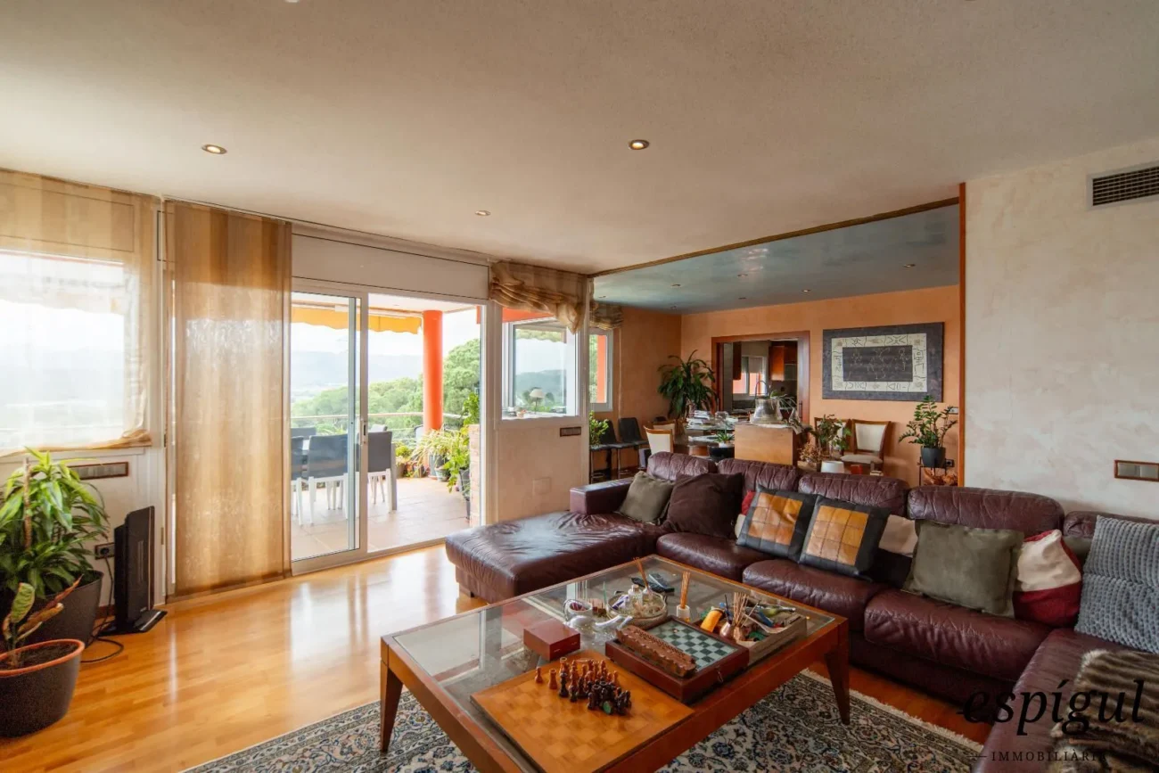 Casa exclusiva con vistas al mar, piscina y jardín en Can Semi