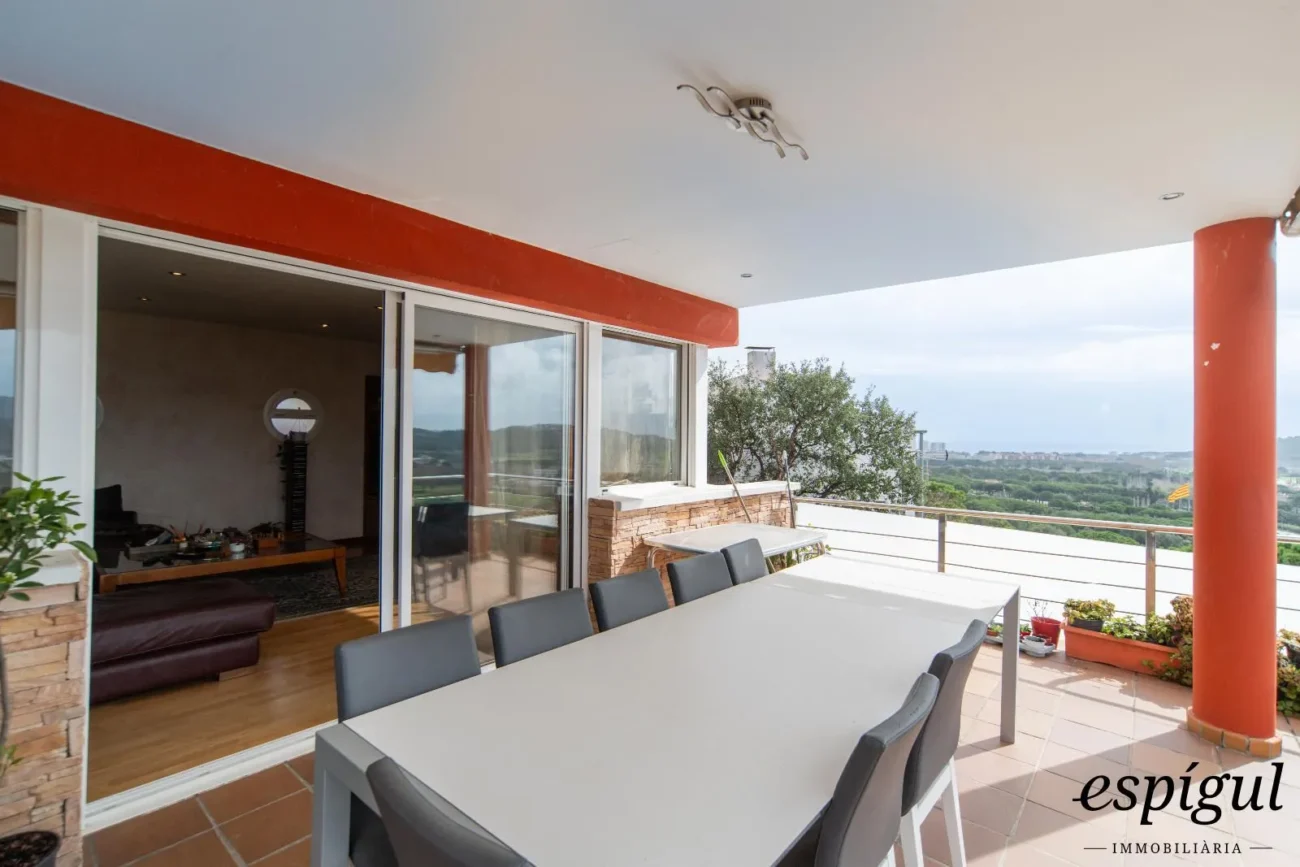 Casa exclusiva con vistas al mar, piscina y jardín en Can Semi