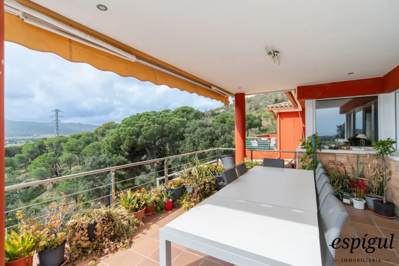 Casa exclusiva con vistas al mar, piscina y jardín en Can Semi