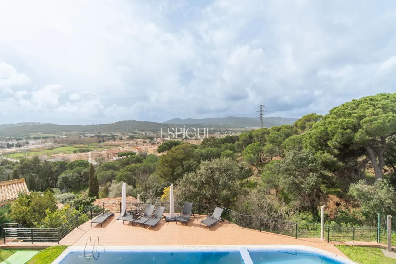 Casa exclusiva amb vistes al mar, piscina i jardí a Can Semi