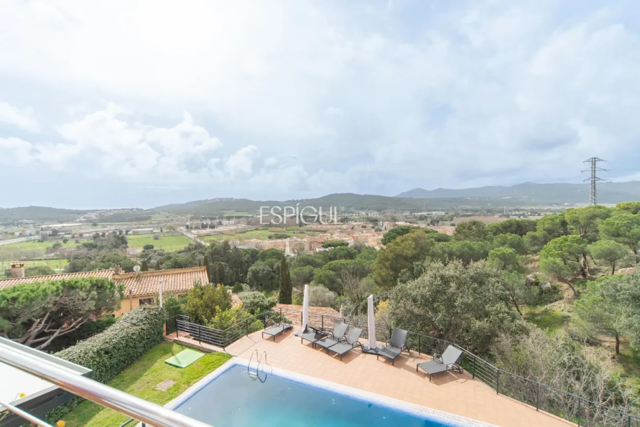 Casa exclusiva amb vistes al mar, piscina i jardí a Can Semi