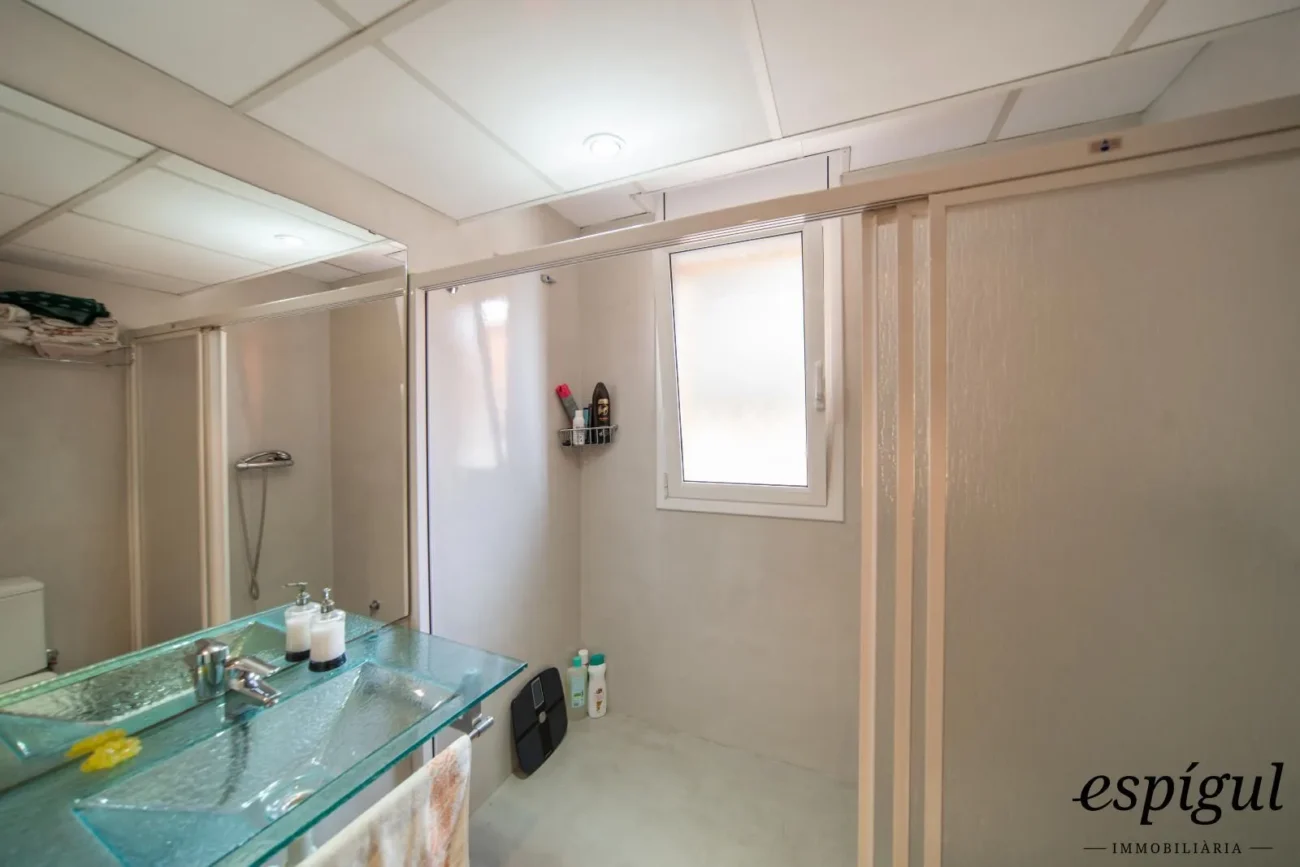 Casa exclusiva con vistas al mar, piscina y jardín en Can Semi
