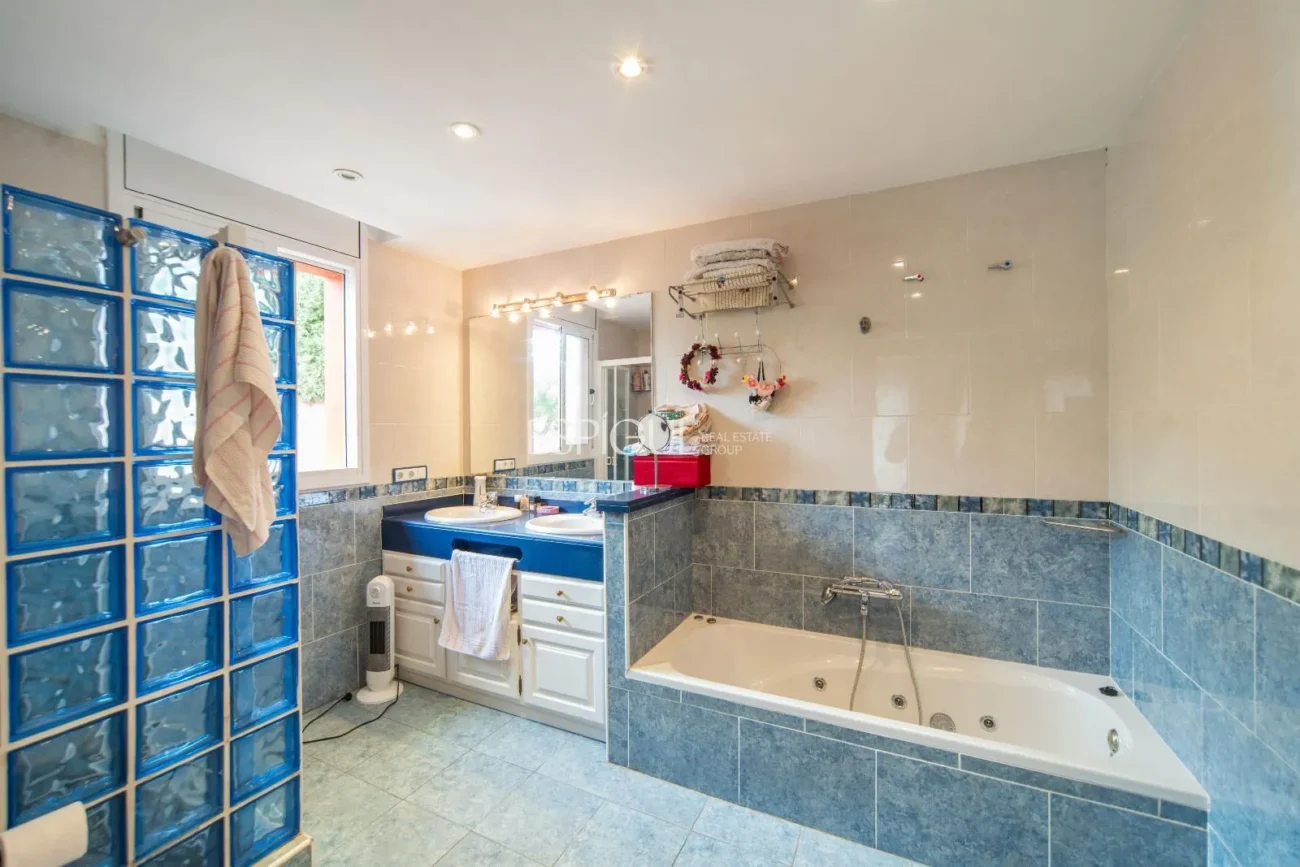 Casa exclusiva amb vistes al mar, piscina i jardí a Can Semi