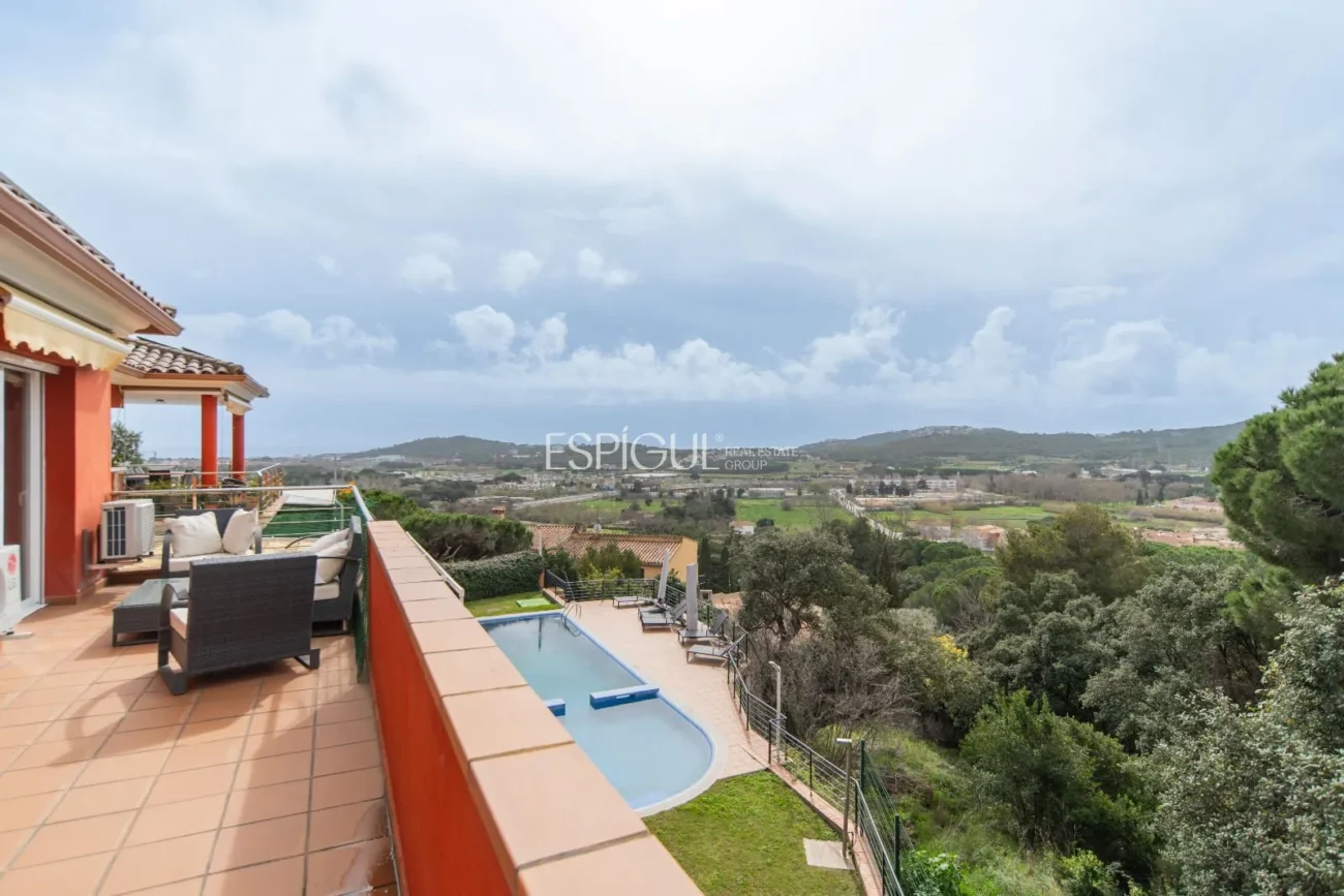 Casa exclusiva amb vistes al mar, piscina i jardí a Can Semi