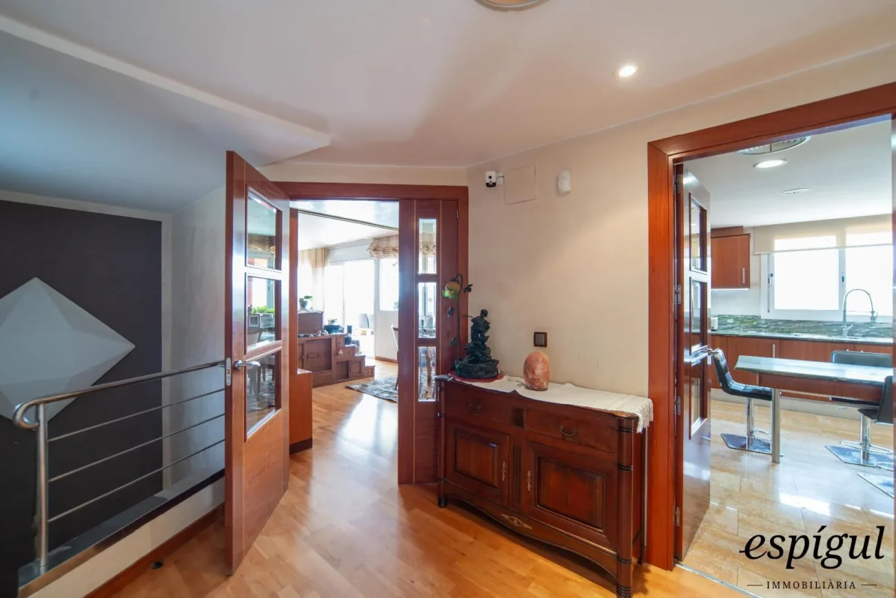 Casa exclusiva con vistas al mar, piscina y jardín en Can Semi