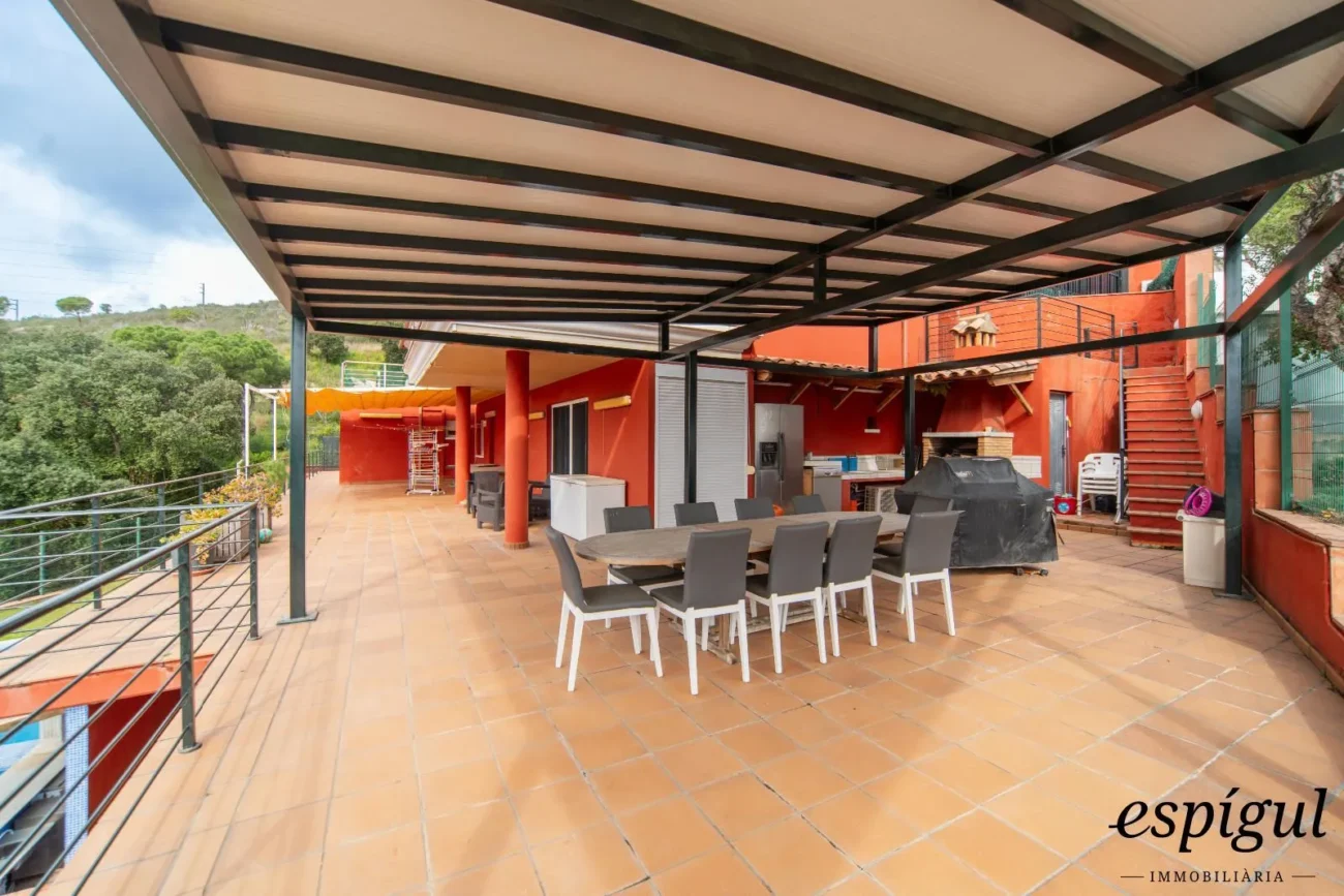 Casa exclusiva con vistas al mar, piscina y jardín en Can Semi
