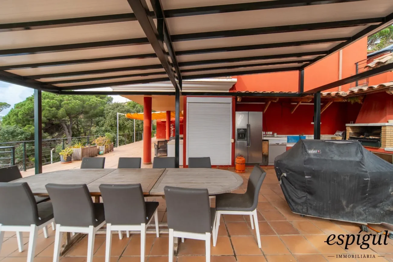 Casa exclusiva con vistas al mar, piscina y jardín en Can Semi