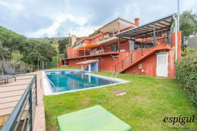 Casa exclusiva con vistas al mar, piscina y jardín en Can Semi