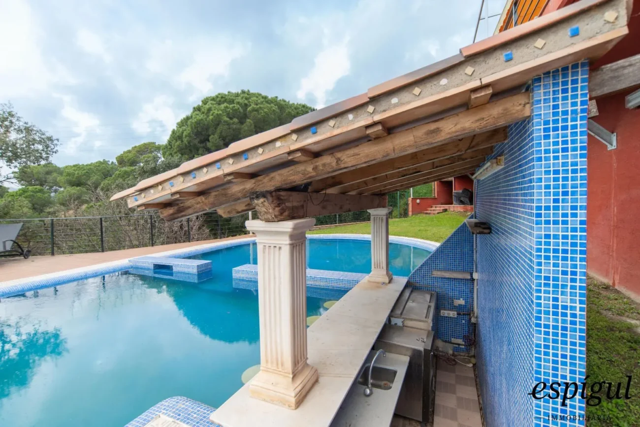 Casa exclusiva con vistas al mar, piscina y jardín en Can Semi