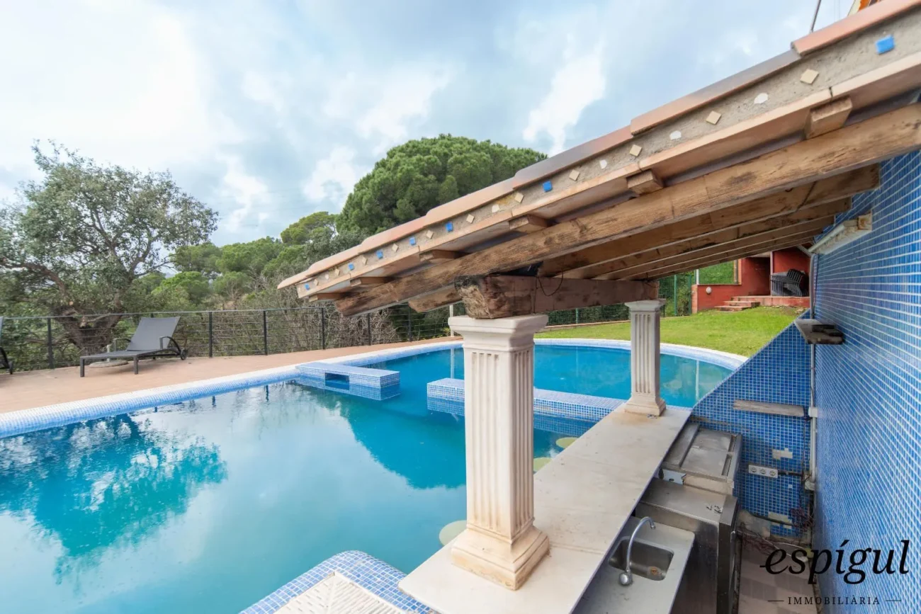 Casa exclusiva con vistas al mar, piscina y jardín en Can Semi