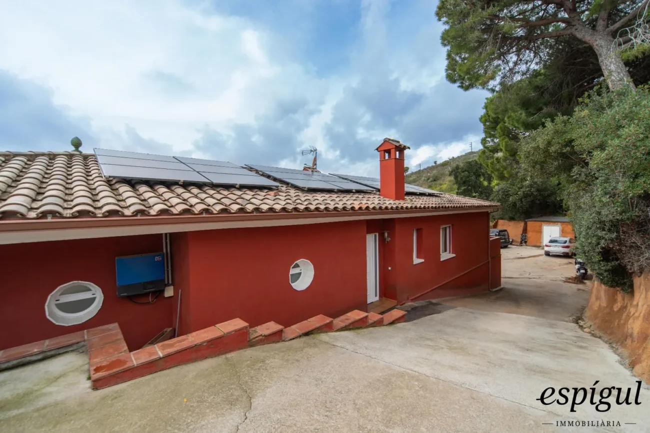 Casa exclusiva con vistas al mar, piscina y jardín en Can Semi