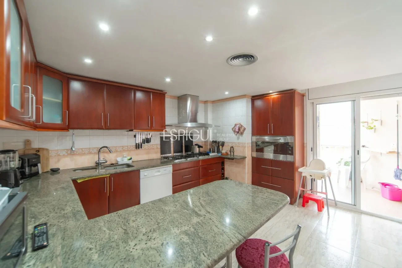 Эффектный пентхаус в центре Санта-Кристина-д’Аро