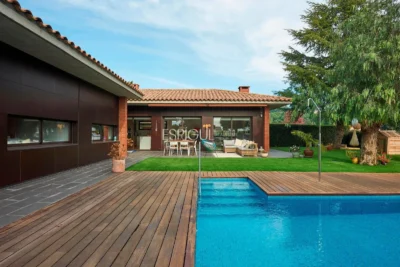 Espectacular casa en una gran parcela con jardín y piscina