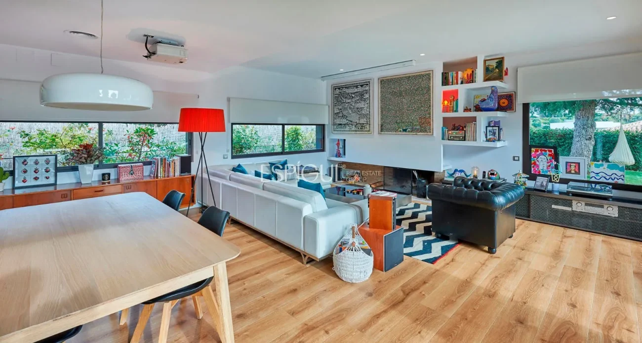 Espectacular casa en una gran parcela con jardín y piscina