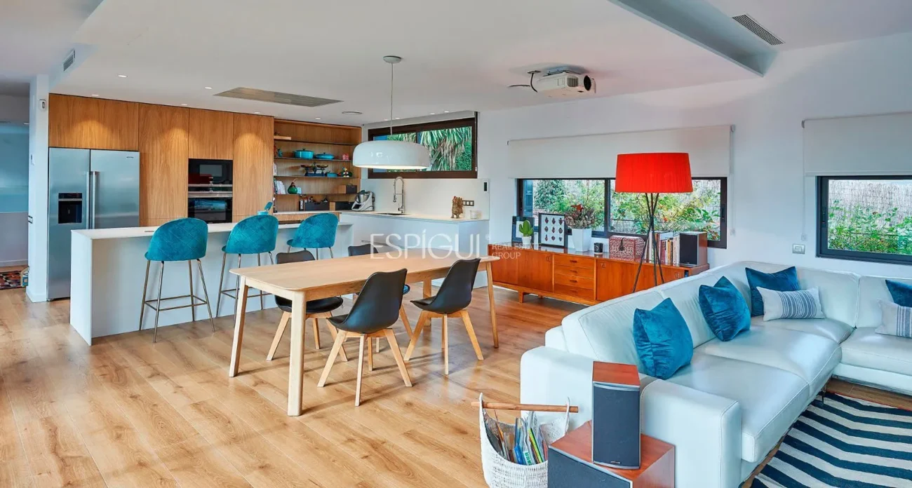 Espectacular casa en una gran parcela con jardín y piscina