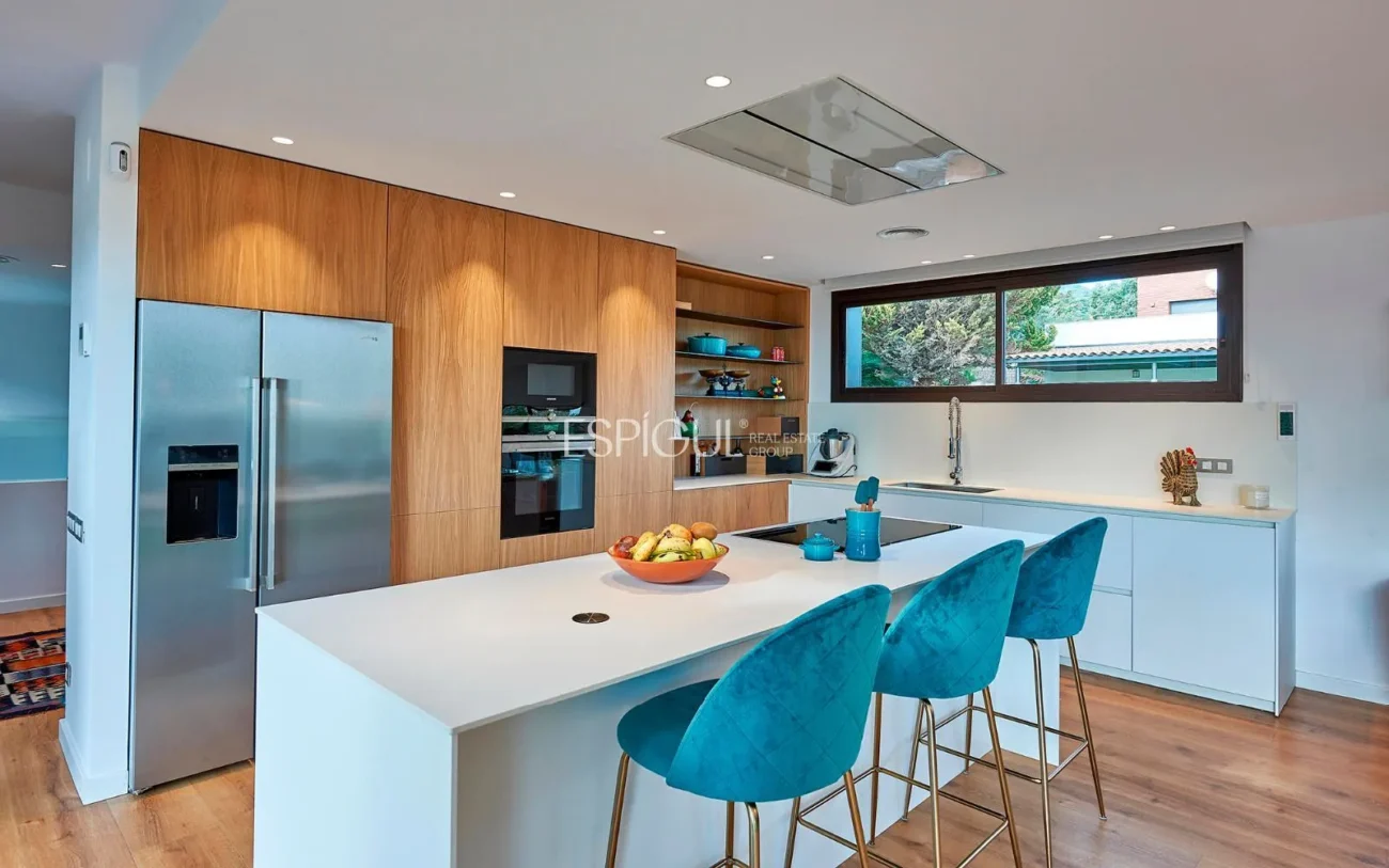 Espectacular casa en una gran parcela con jardín y piscina