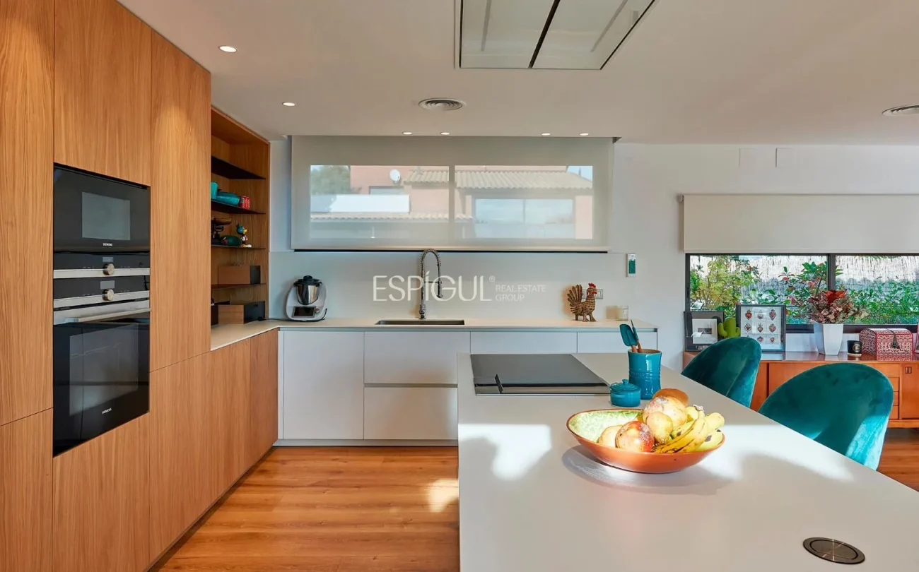 Espectacular casa en una gran parcela con jardín y piscina