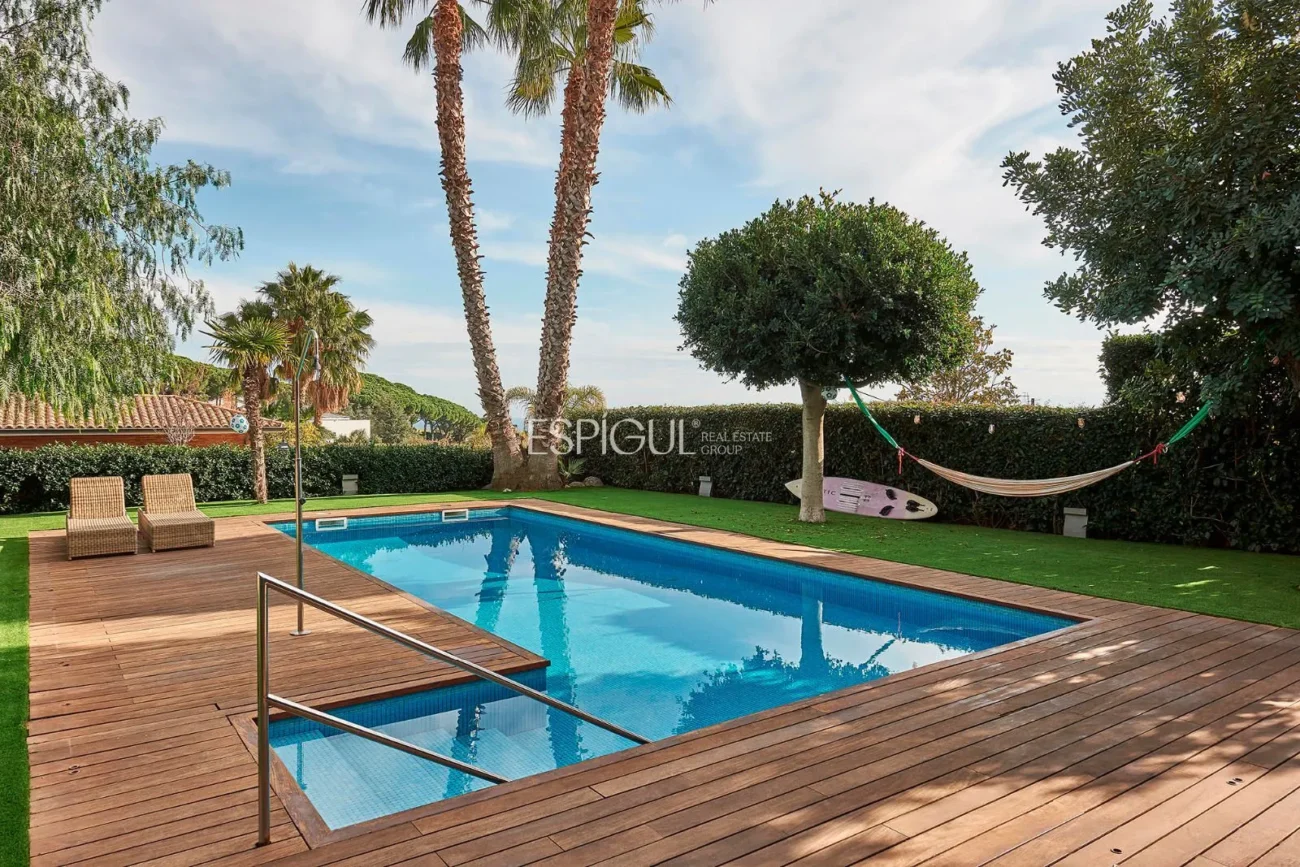 Espectacular casa en una gran parcela con jardín y piscina