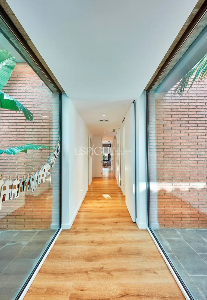 Espectacular casa en una gran parcela con jardín y piscina