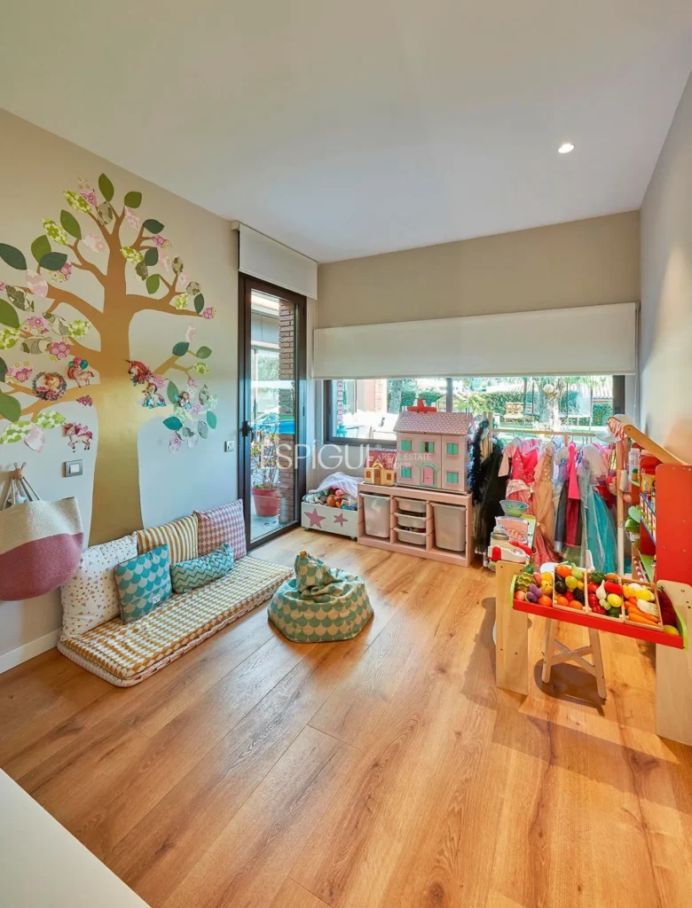 Espectacular casa en una gran parcela con jardín y piscina