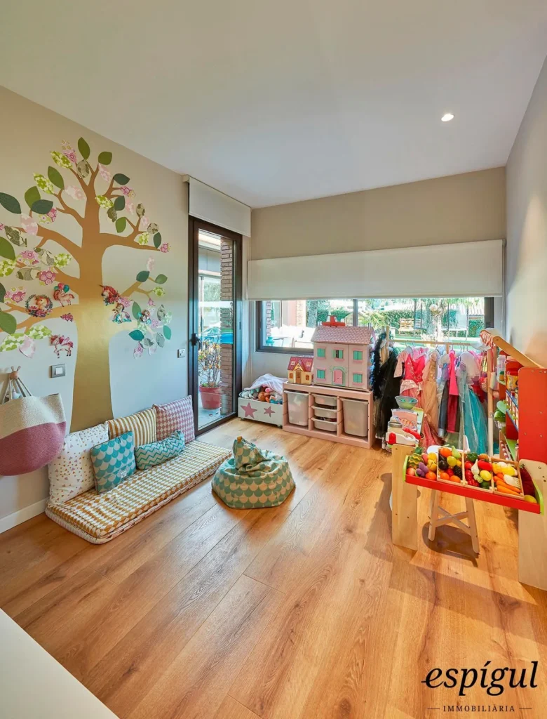 Spectacular home on a large plot with a garden and private pool