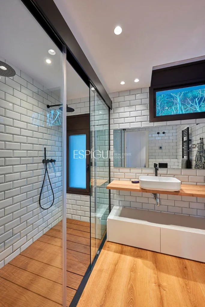 Espectacular casa en una gran parcela con jardín y piscina