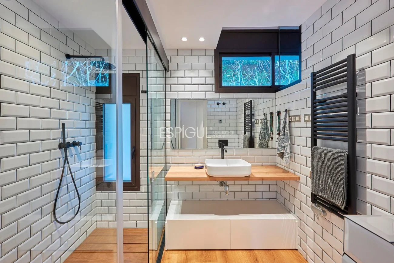 Espectacular casa en una gran parcela con jardín y piscina