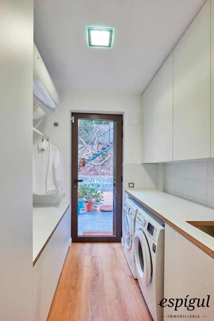 Spectacular home on a large plot with a garden and private pool
