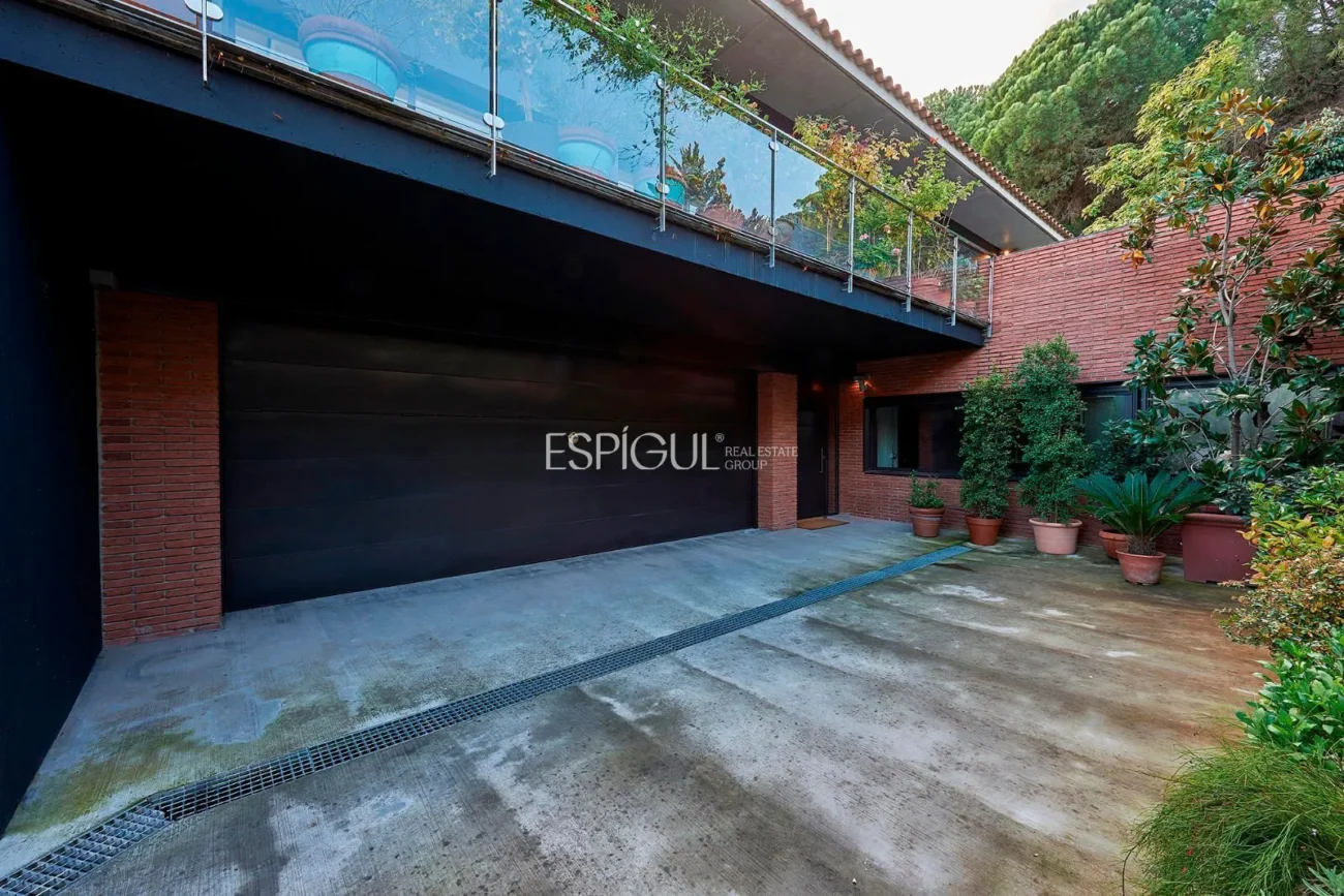 Espectacular casa en una gran parcela con jardín y piscina