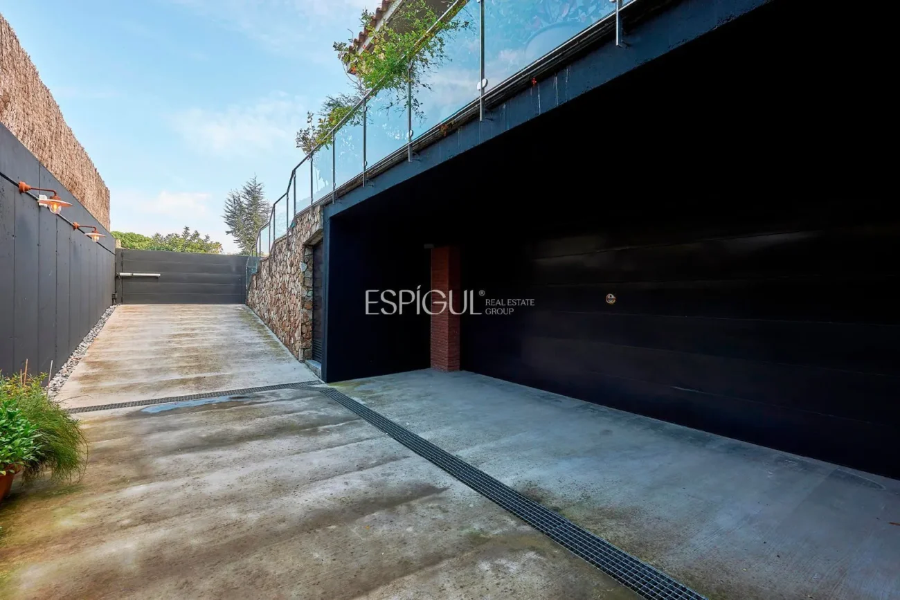 Espectacular casa en una gran parcela con jardín y piscina