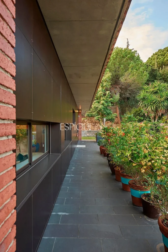 Espectacular casa en una gran parcela con jardín y piscina